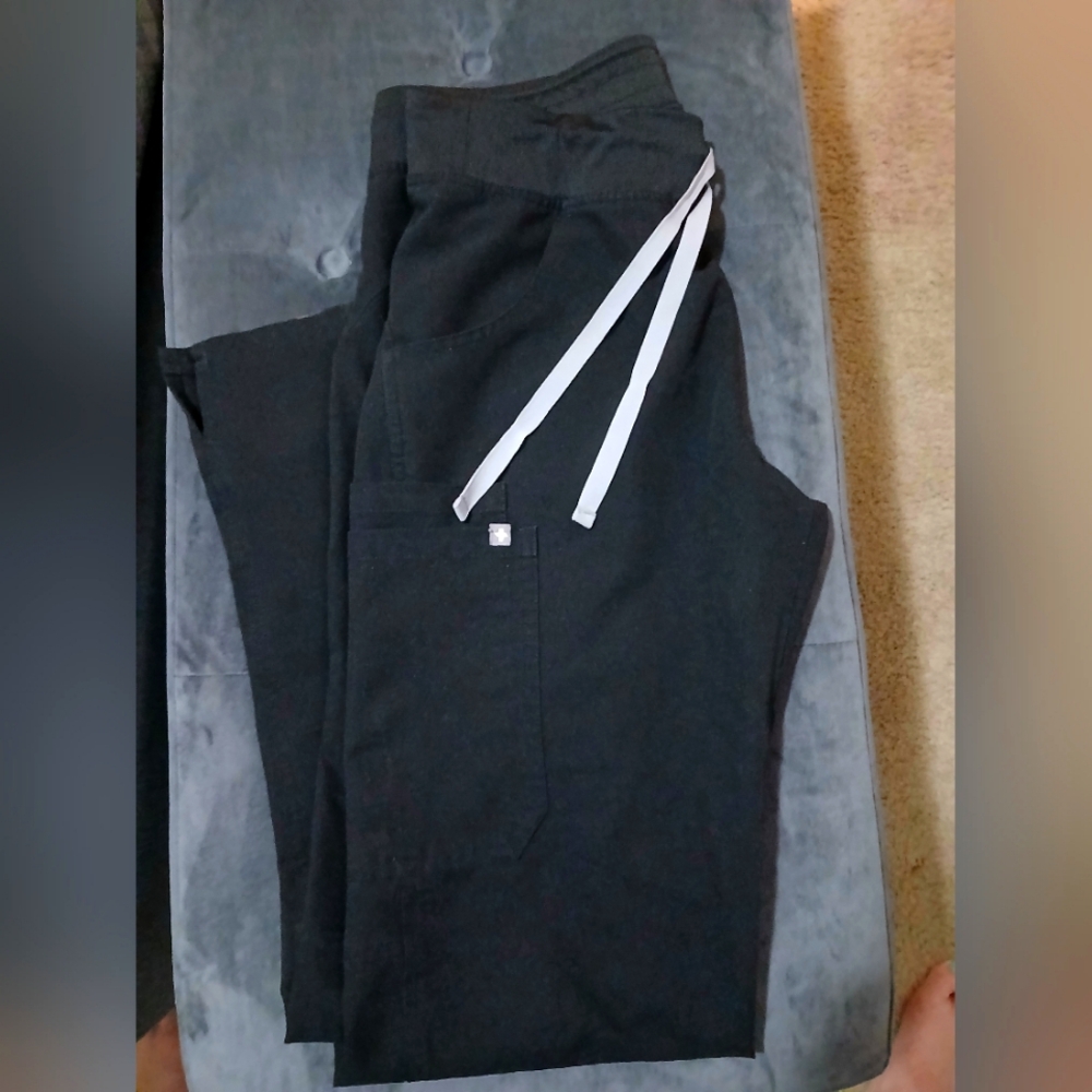 Figs size small scrubs pants